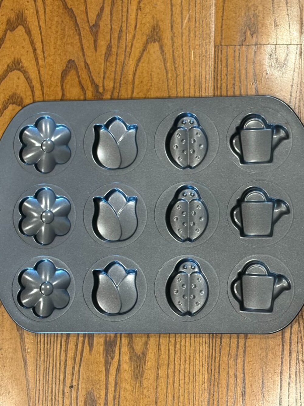 NWT Wilton Spring Nonstick Cookie Pan